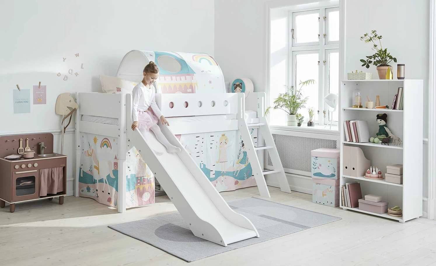 FLEXA Halbhohes Bett mit Rutsche Flexa White | Weiß Schrägleiter 3 FLEXA Halbhohes Bett mit Rutsche Flexa White | Weiß Schrägleiter