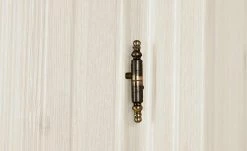 Kleiderschrank, 2-türig Bornholm | Kiefer Weiß / Kiefer lavafarben durchgehende gemusterte Tür -Kindermöbel Verkaufsladen 11119773 3 202008312241