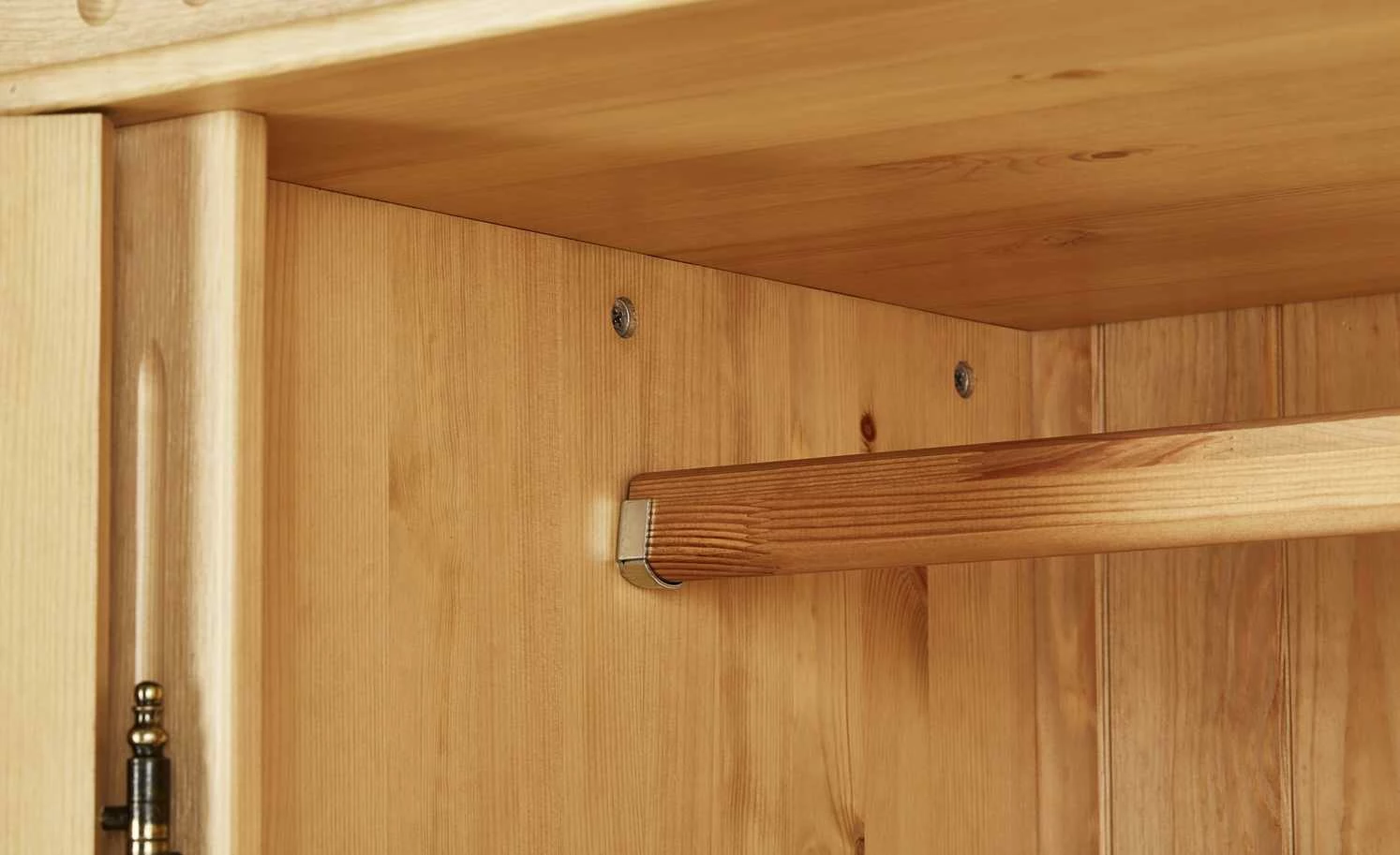 Kleiderschrank, 2-türig Bornholm | Kiefer antikbrushfarben geteilte gemusterte Tür 9 Kleiderschrank, 2-türig Bornholm | Kiefer antikbrushfarben geteilte gemusterte Tür – Bild 7